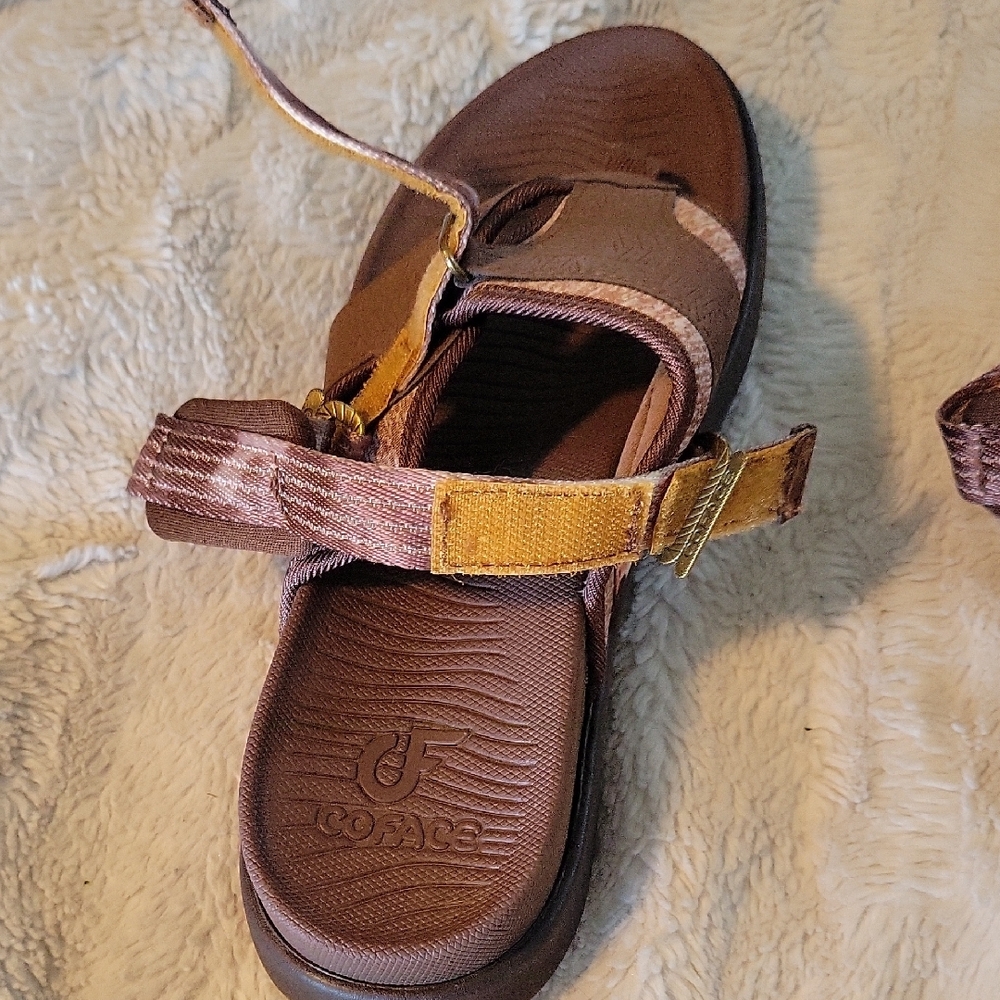Brown Thong-Style Sandals with Cushioned Footbed - Picture 10 of 14